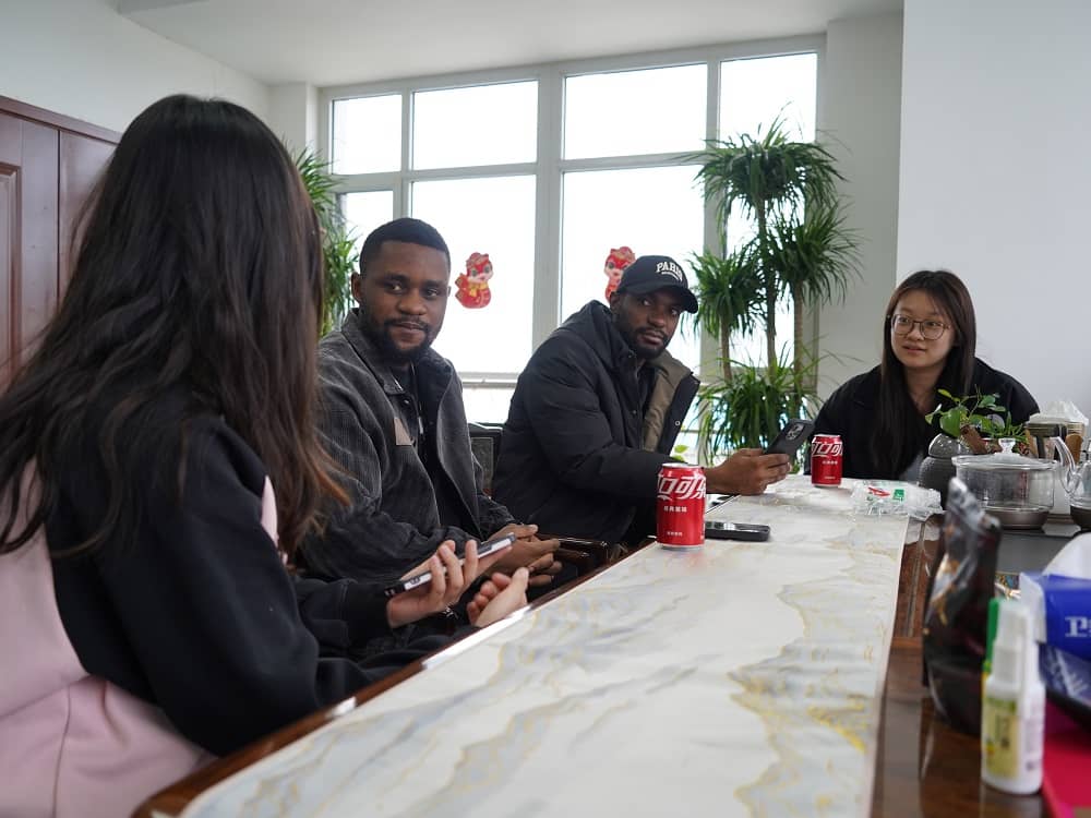 Foreign Clients Visit Our Company, Sign Partnership Agreement