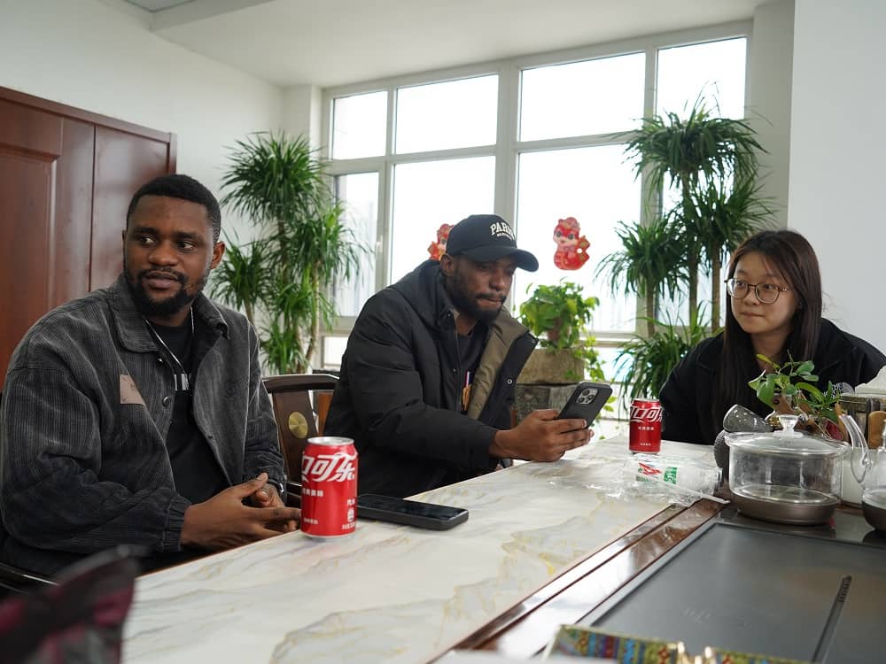 Foreign Clients Visit Our Company, Sign Partnership Agreement